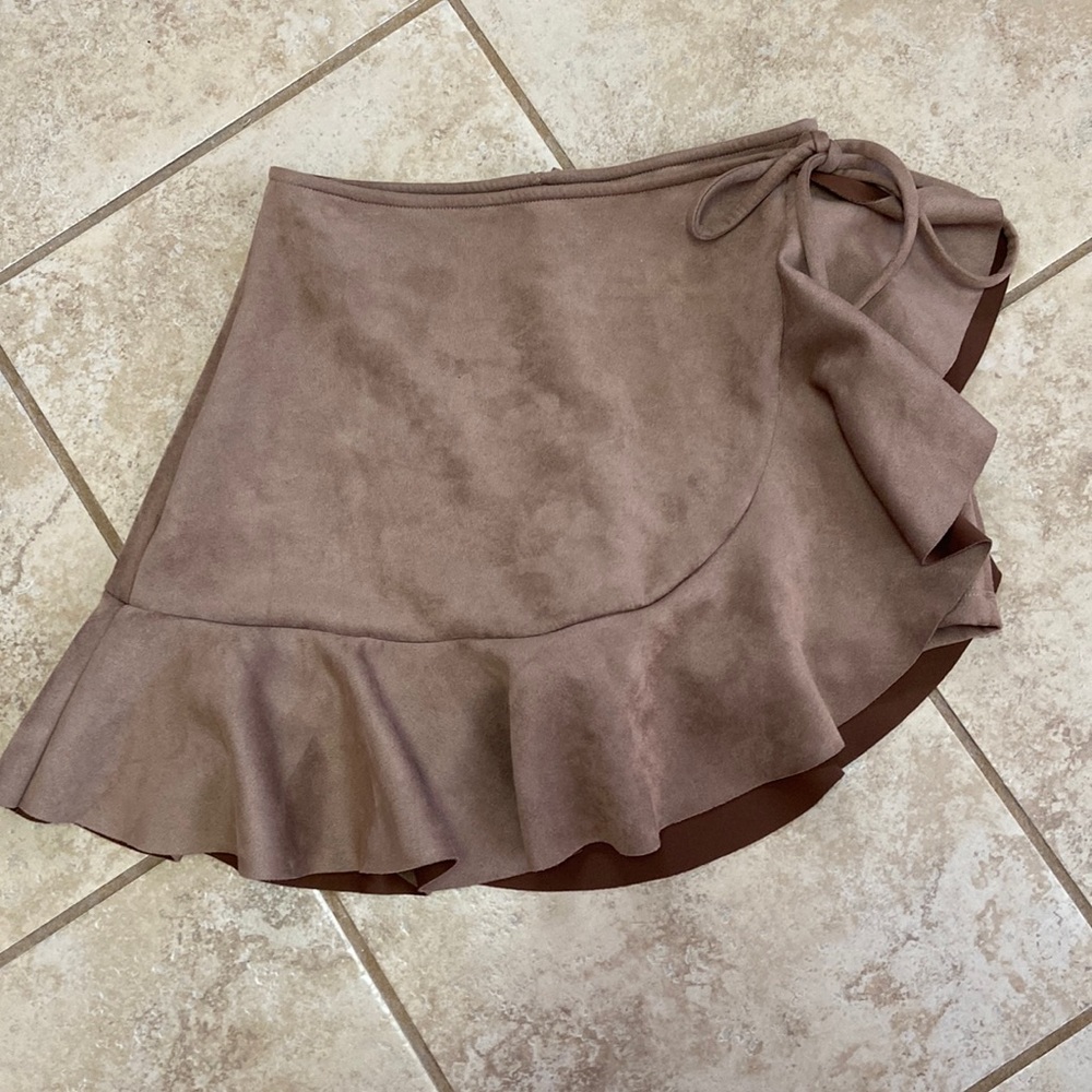 Solemio Creamy Tan Microsuede Skort with Attached Ruffle Tie